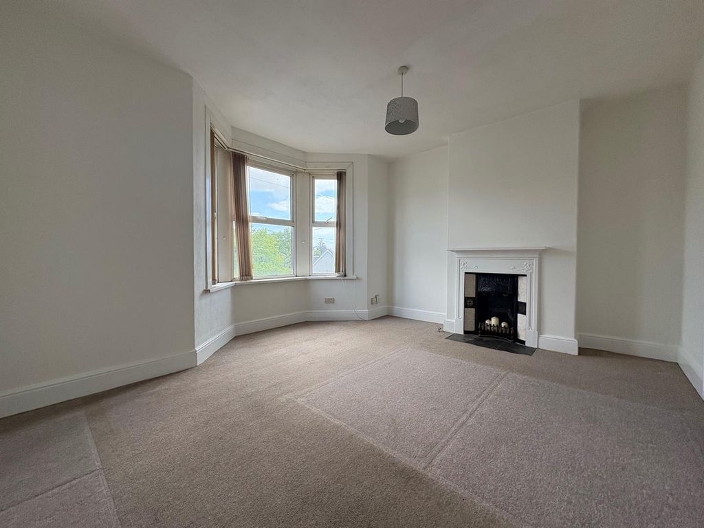 2 bed flat to rentAndrew Road, Penarth CF64 photo 2