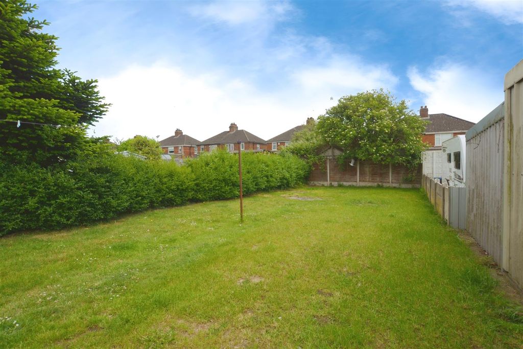 Additional image 15 of 3 bed semi-detached house to rentStockshill Road, Scunthorpe DN16