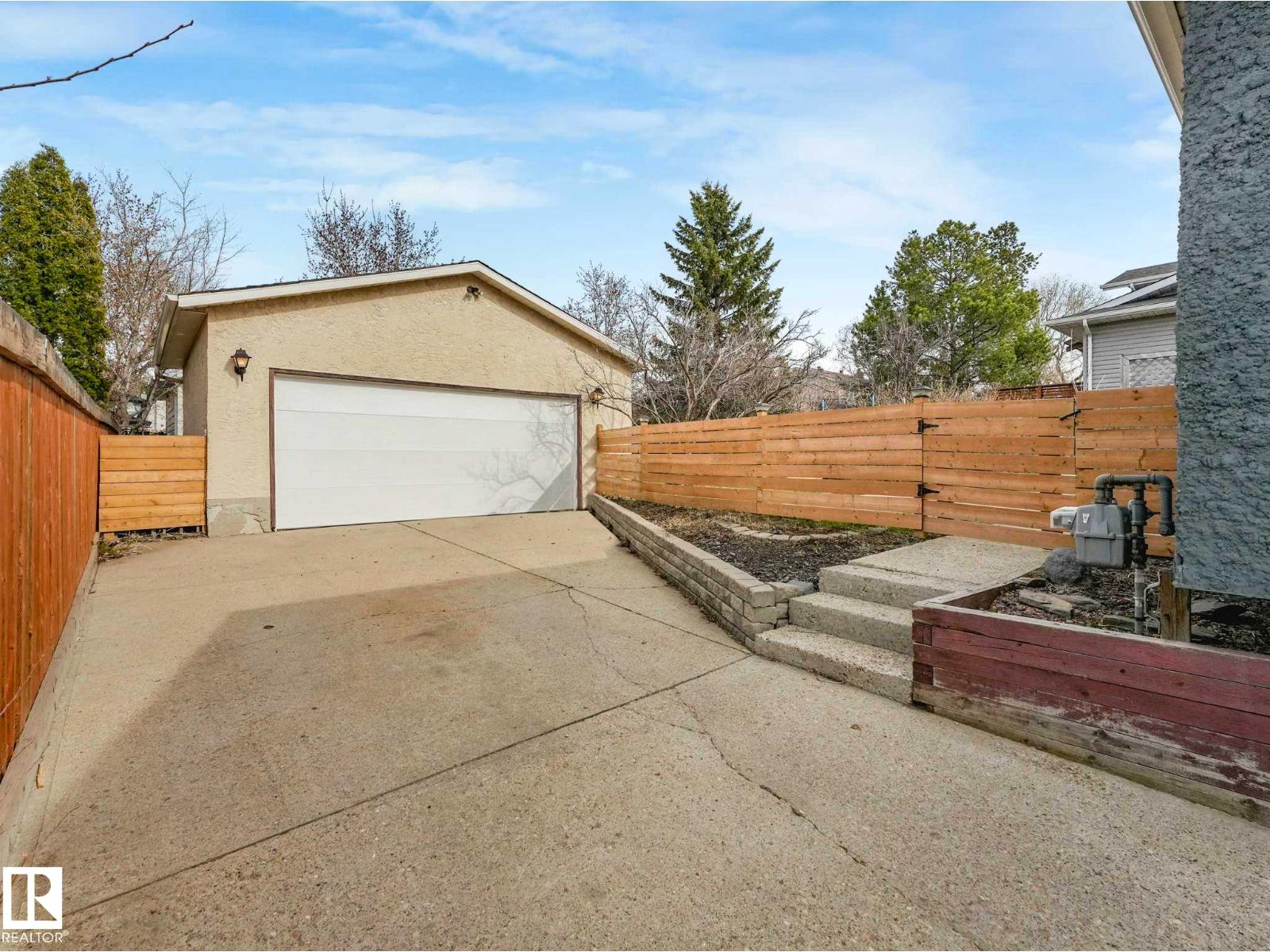 Additional image 3 of 37 Woodstock Drive, Sherwood Park, AB, T8A4C4