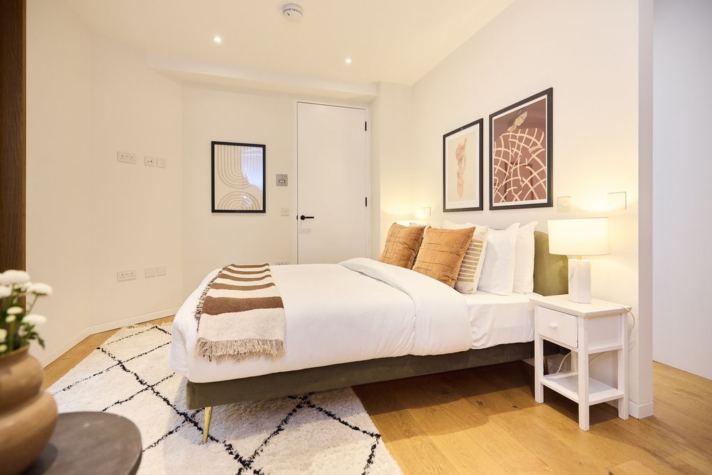 Additional image 3 of 3 bed detached house to rentCrowntree Mews, Mill Hill NW7