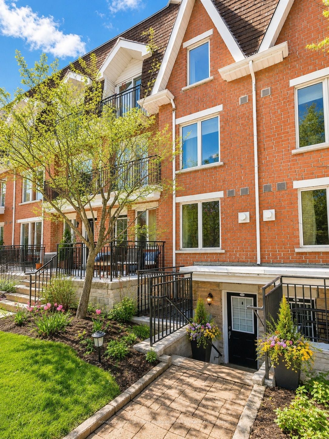 215-50 Joe Shuster Way, Toronto, ON, M6K 1Y8