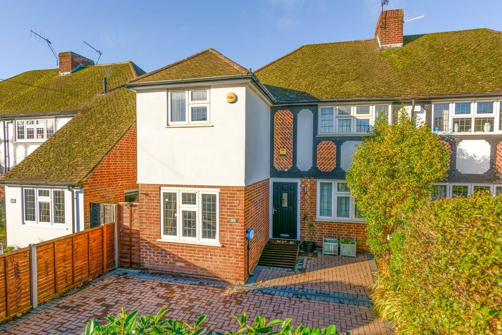 4 bed semi-detached house to rentMolesey Road, Walton-On-Thames KT12