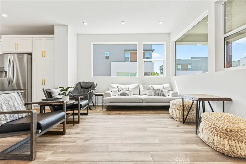 Additional image 9 of 609 S Lyon Street, Santa Ana, CA 92705
