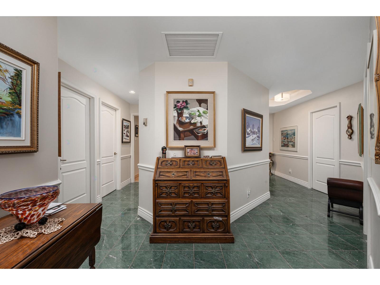 815 Rue Muir