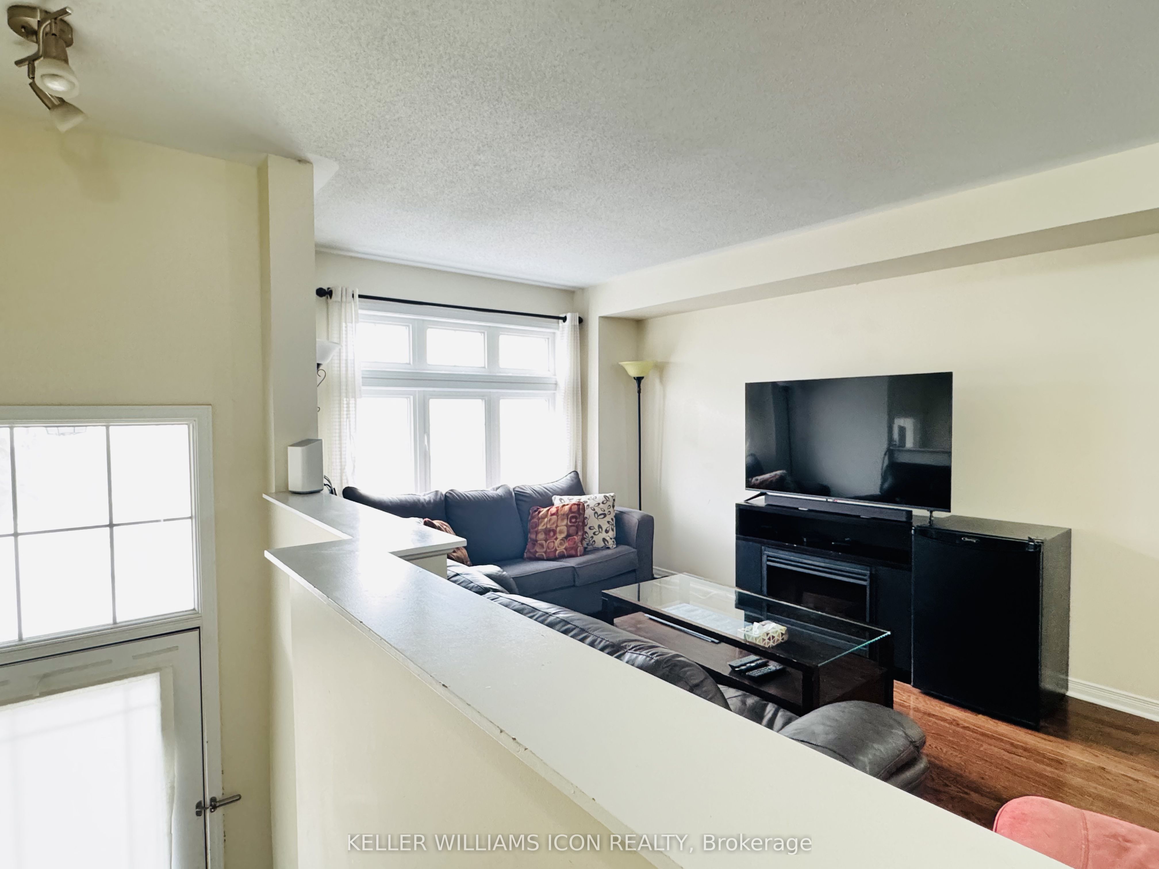 Additional image 2 of 213 Stroget Private, Ottawa, ON, K2E 0A9