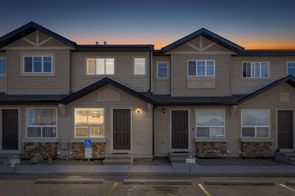Additional image 2 of 257 Saddlebrook Point NE, Calgary, AB, T3J 0G4