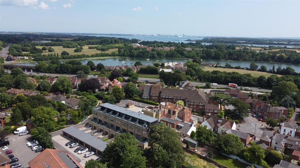 Additional image 11 of 3 bed flat for saleEast Street, Fareham, Hampshire PO16
