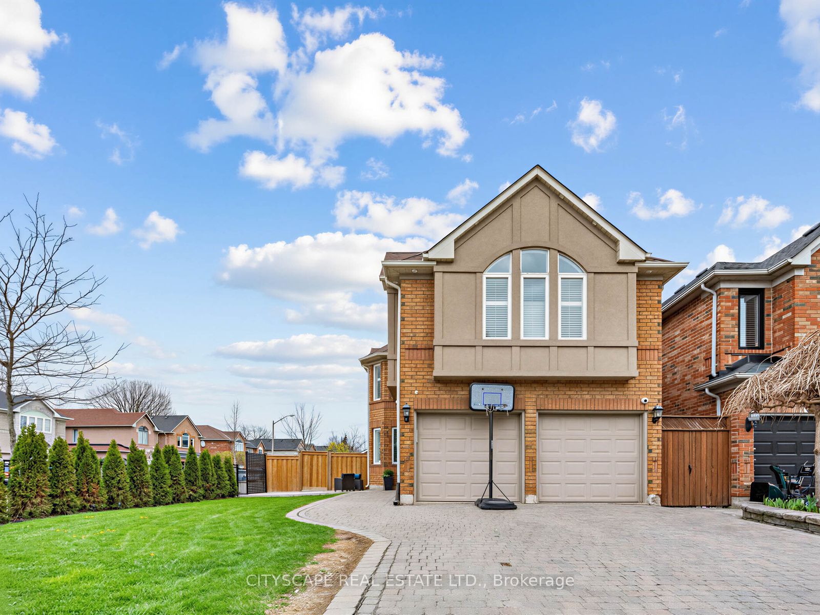 3671 Forest Bluff Crescent, Mississauga, ON, L5N 7W7