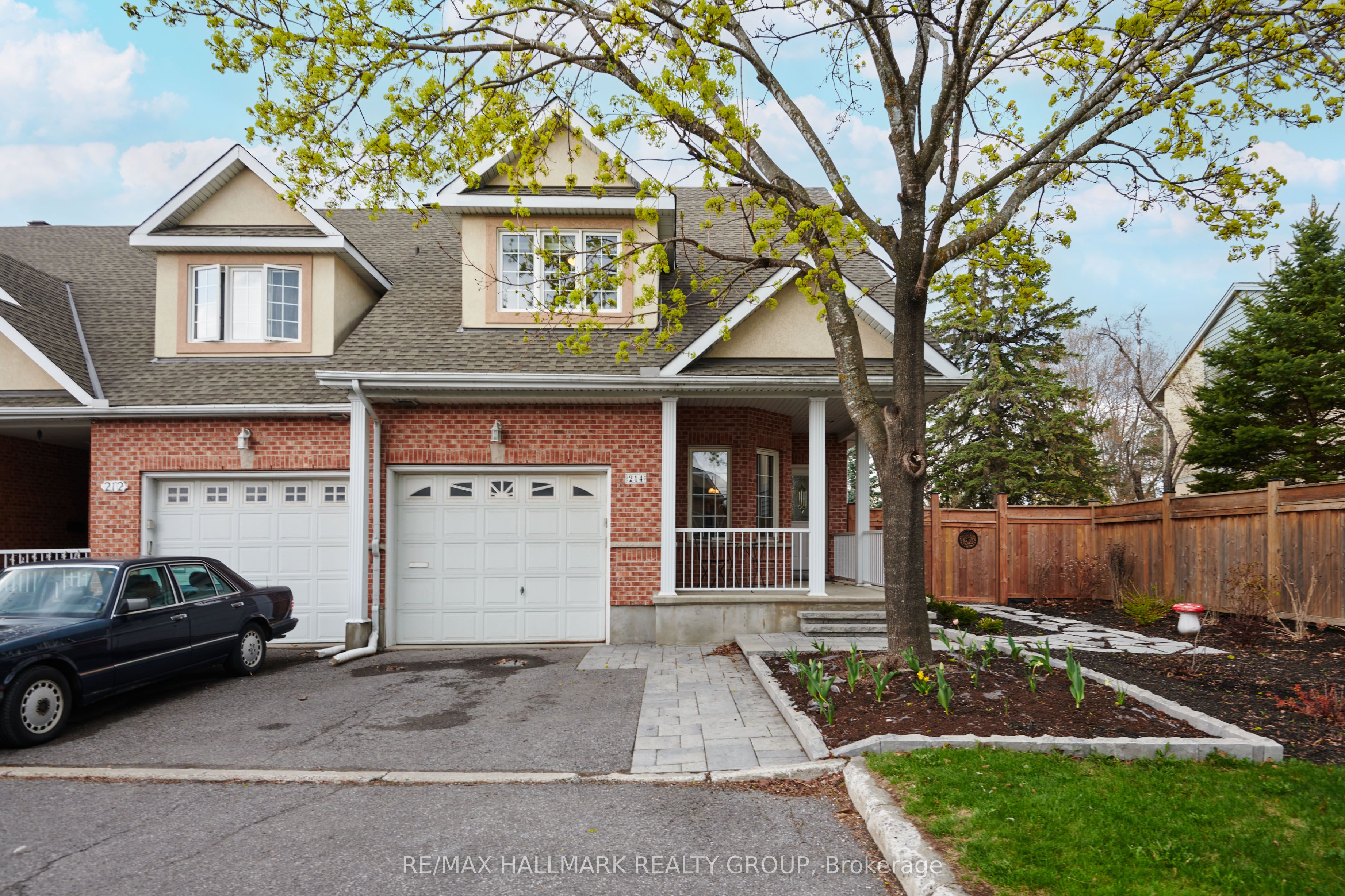 214 Laura Private, Ottawa, ON, K1B 1C8
