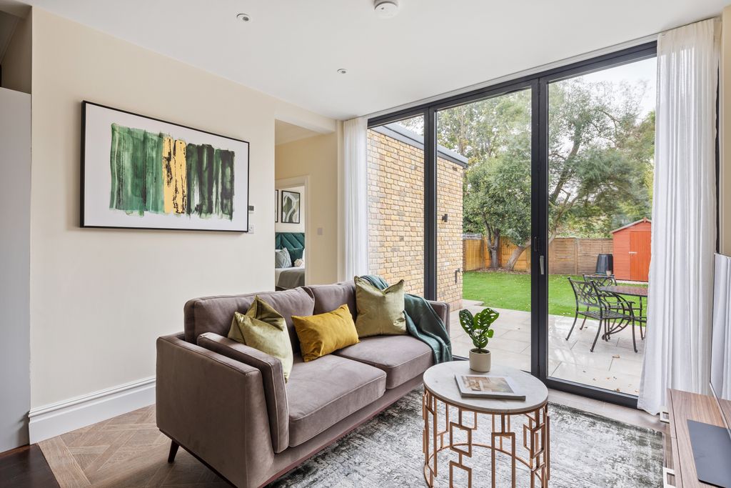 Additional image 3 of 2 bed flat to rentBurlington Avenue, Kew TW9