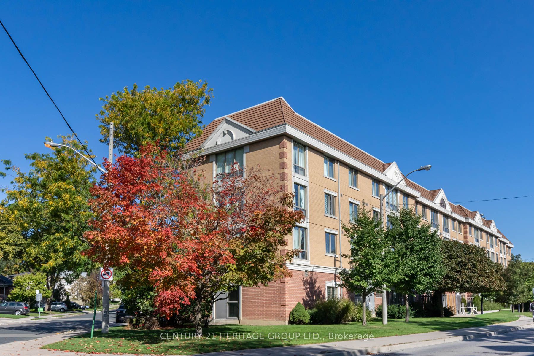 405-211 Randolph Road, Toronto, ON, M4G 4H1