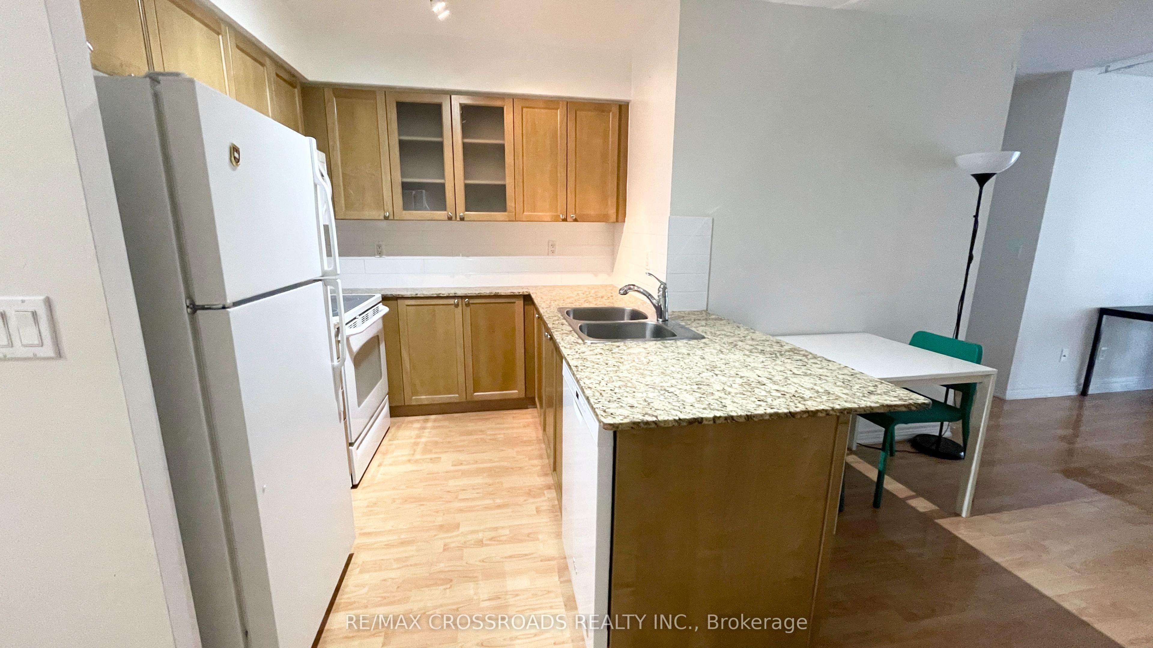 Additional image 4 of 806-761 Bay Street, Toronto, ON, M5G 2R2