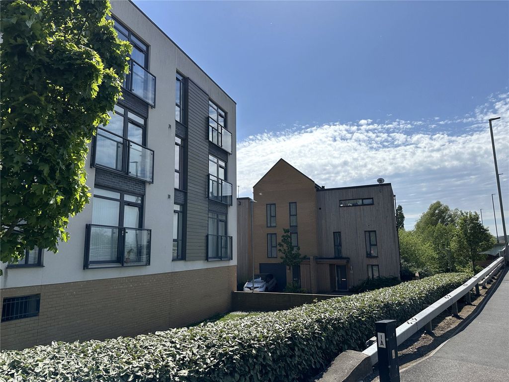 Additional image 11 of 2 bed flat to rentFirepool Crescent, Taunton, Somerset TA1