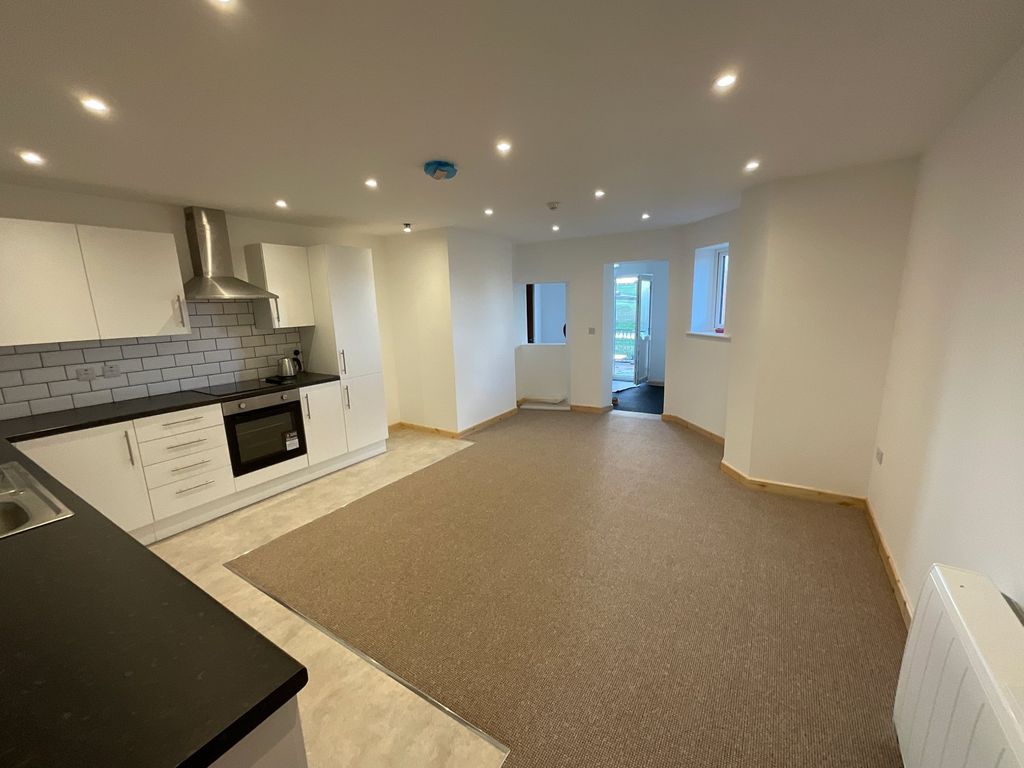 3 bed flat to rentOn The Waves, Crooklets, Bude, Cornwall EX23 photo 2