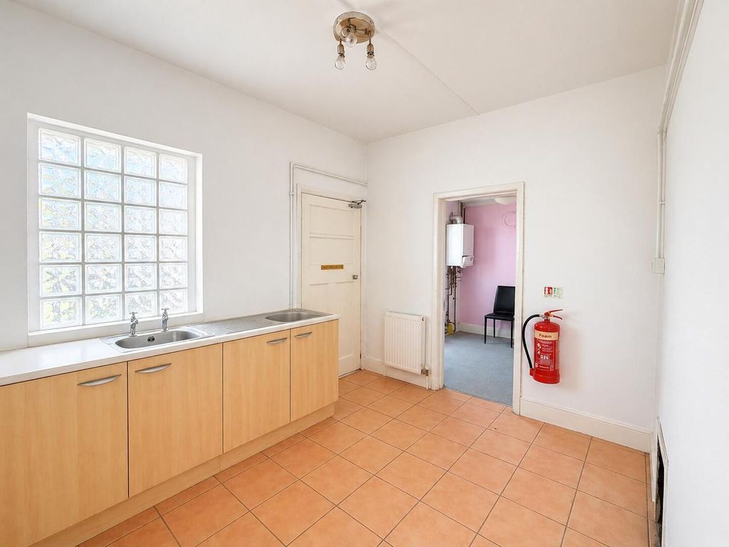 Studio to rentGlengarry Road, Perth PH2 photo 4