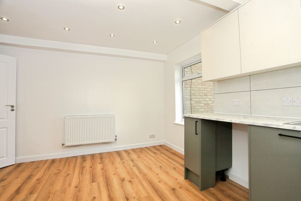Additional image 9 of 5 bed semi-detached house to rentBathurst, Peterborough PE2