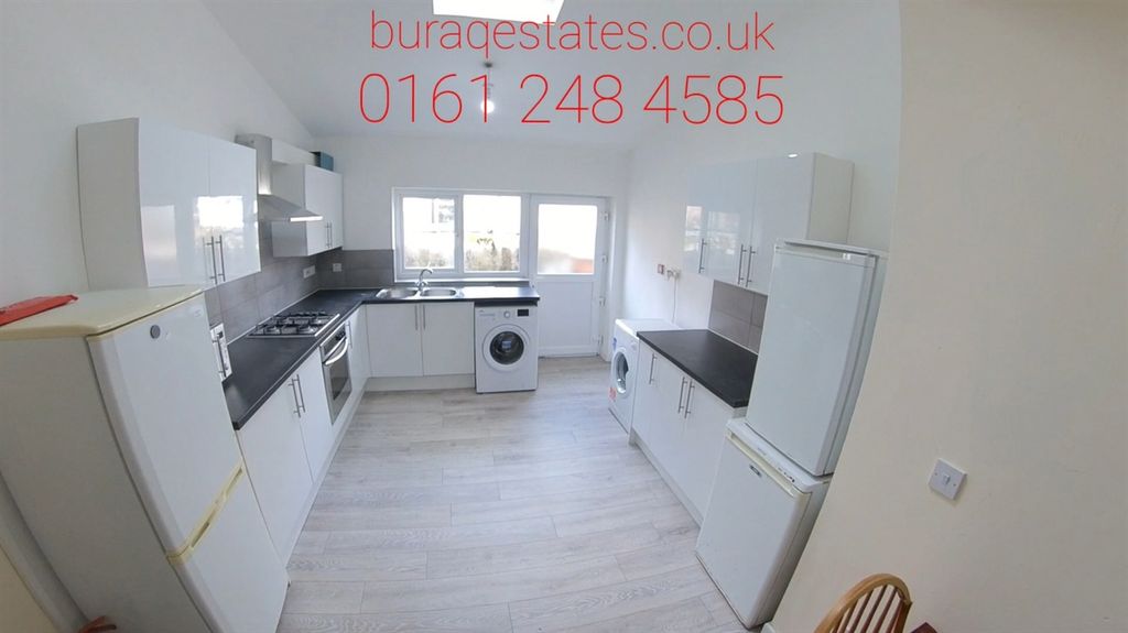 7 bed flat to rentBooth Avenue, Manchester M14