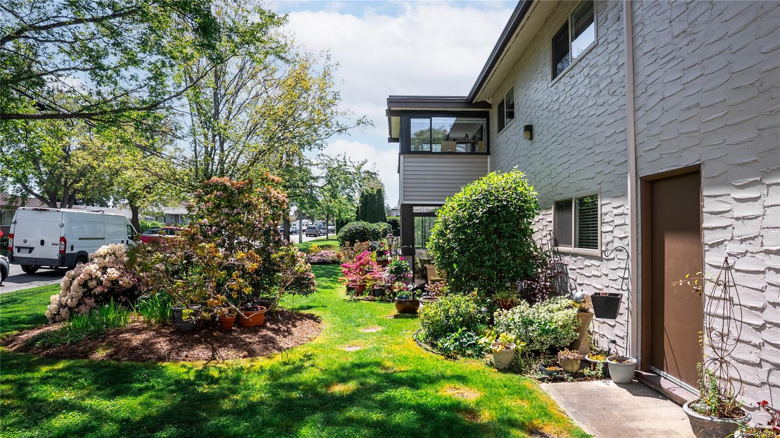 Additional image 2 of 403-3170 Irma Street, Victoria, BC, V9A 1S8