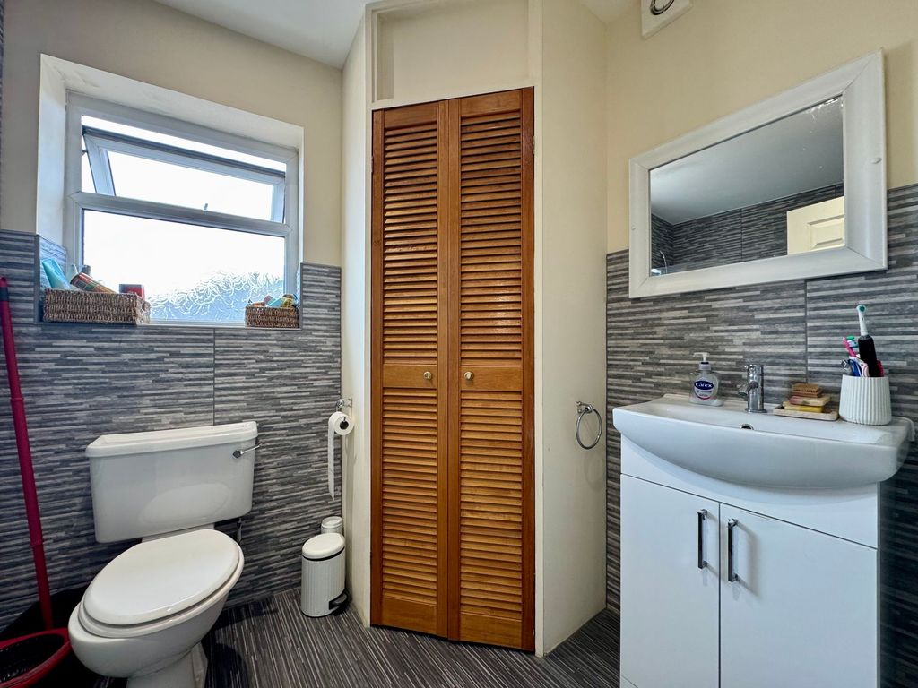Additional image 6 of 2 bed flat to rent39 Halkett Place, St Helier JE2