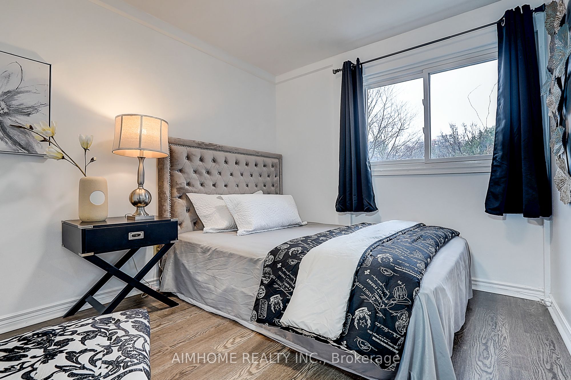 Additional image 2 of Unit 2-212 Milan Street, Toronto, ON, M5A 3Z6