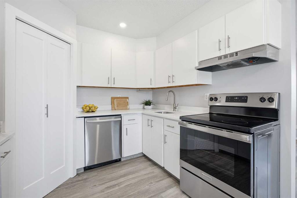 17-3809 45 Street SW, Calgary, AB, T3E 3H4