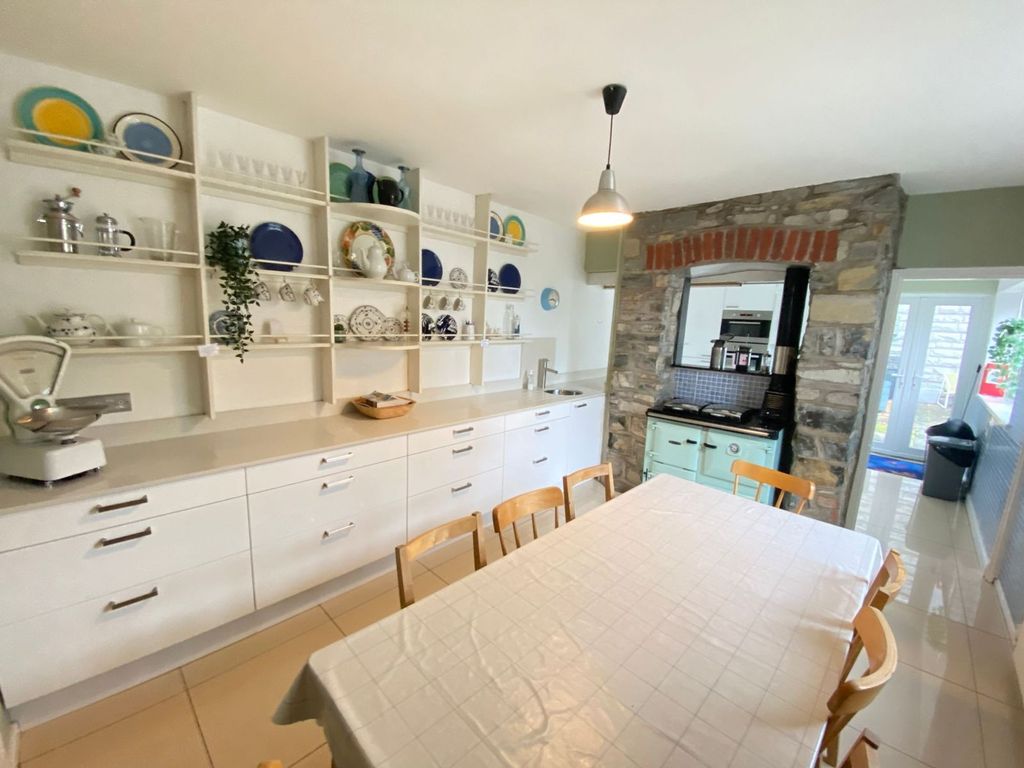 4 bed end terrace house to rentCoronation Terrace, Penarth CF64