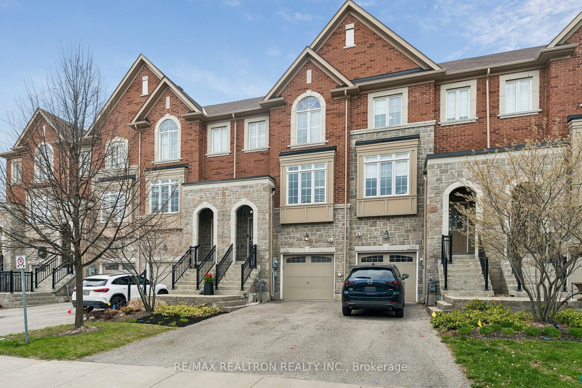 Additional image 2 of 216 Appleton Court, Newmarket, ON, L3Y 0B8