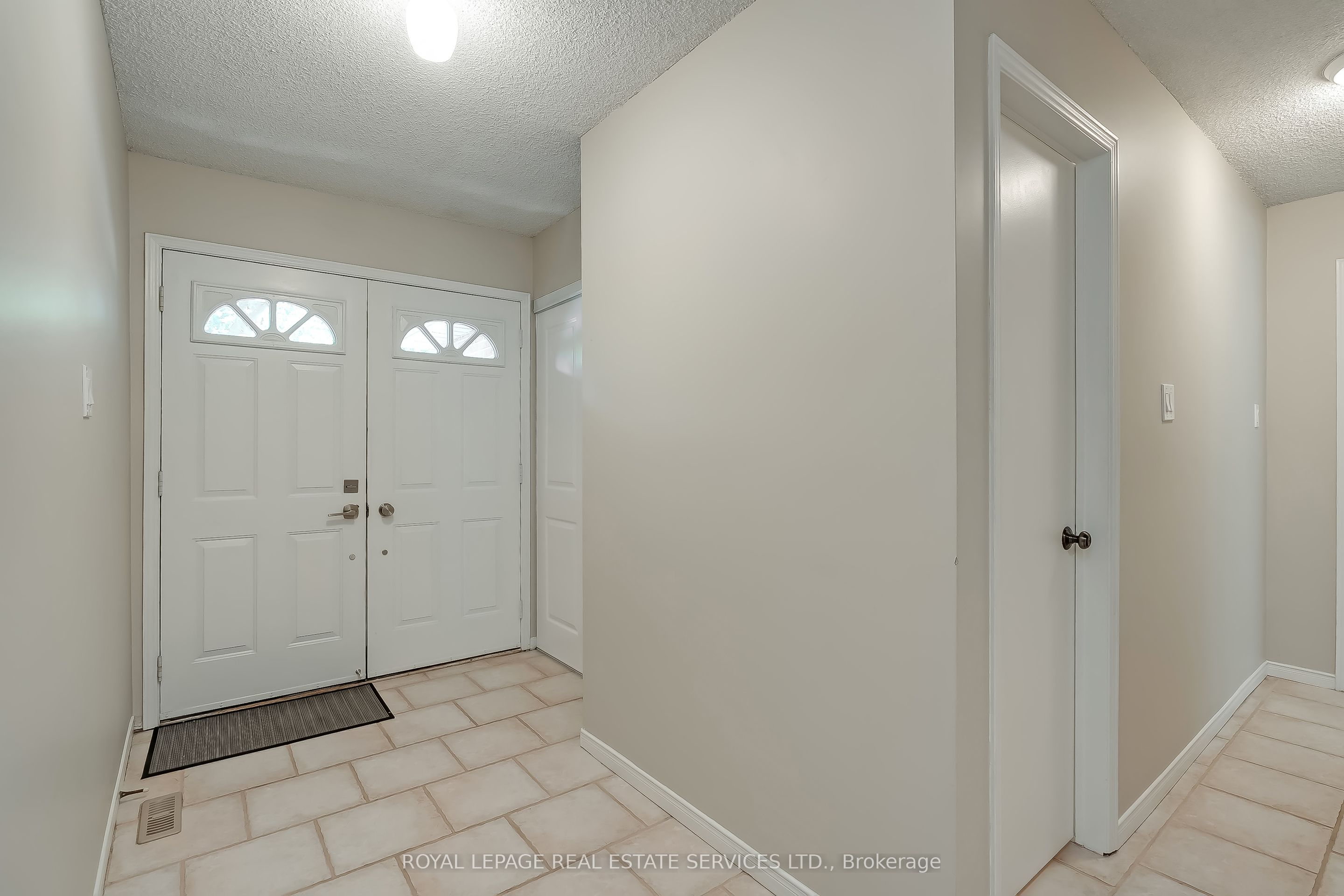 265 Mississaga Street, Oakville, ON, L6L 6J8 photo 5