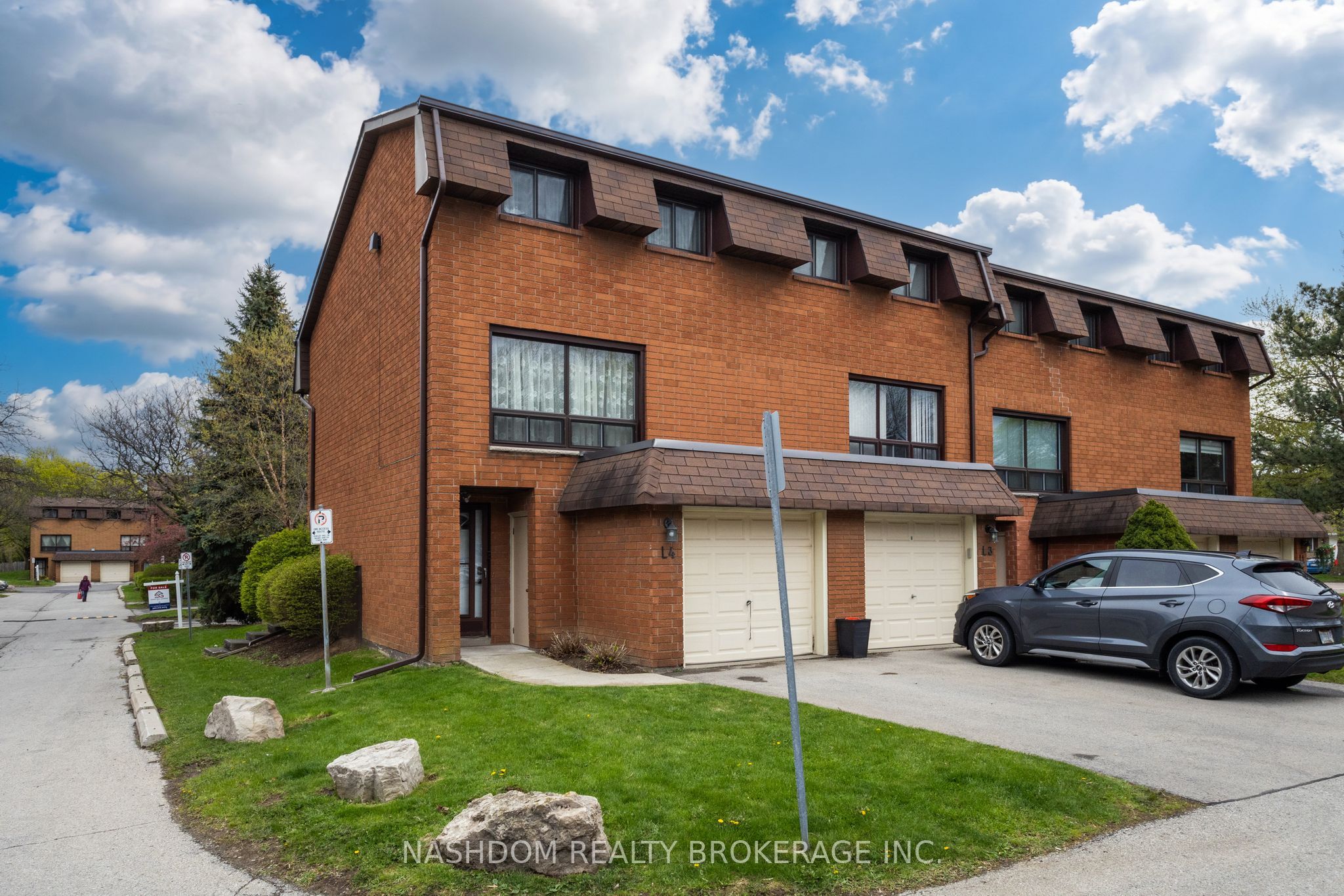 L4-444 Stone Church Road W, Hamilton, ON, L9B 1R1