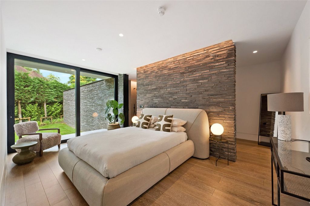 Additional image 7 of 3 bed flat to rentNorth Road, Hale, Cheshire WA15