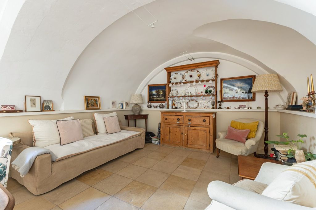 Additional image 10 of 3 bed flat for saleSherborne, Cheltenham, Gloucestershire GL54