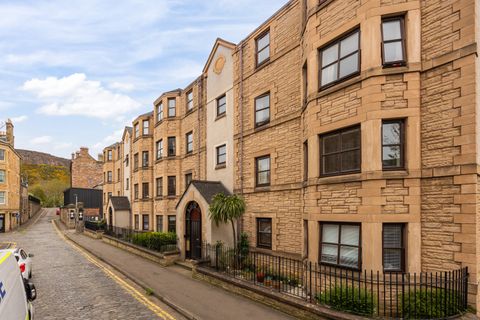 15/4 St Leonards Lane, Edinburgh EH8