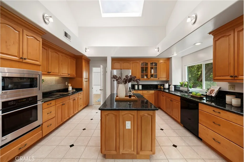 Additional image 72 of 2 Saros Unit 70, Irvine, CA 92603