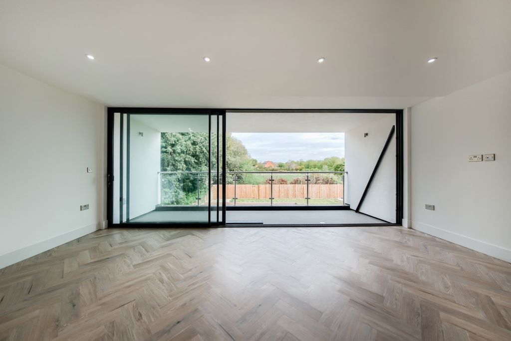 Additional image 4 of 2 bed flat for saleFlat 1, Benson Road, Stratford-Upon-Avon CV37