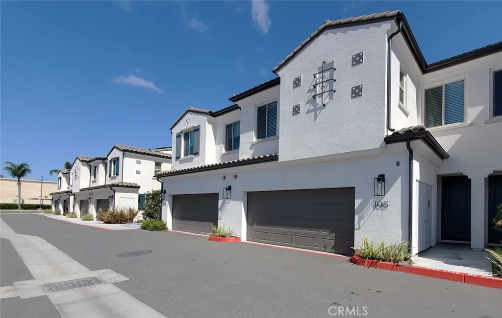 17536 Cameron Lane Unit 105, Huntington Beach, CA 92647 photo 2