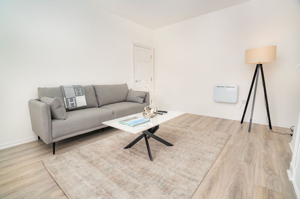 Additional image 19 of 5 bed flat for saleGrosvenor Street, Cheltenham, Gloucestershire GL52