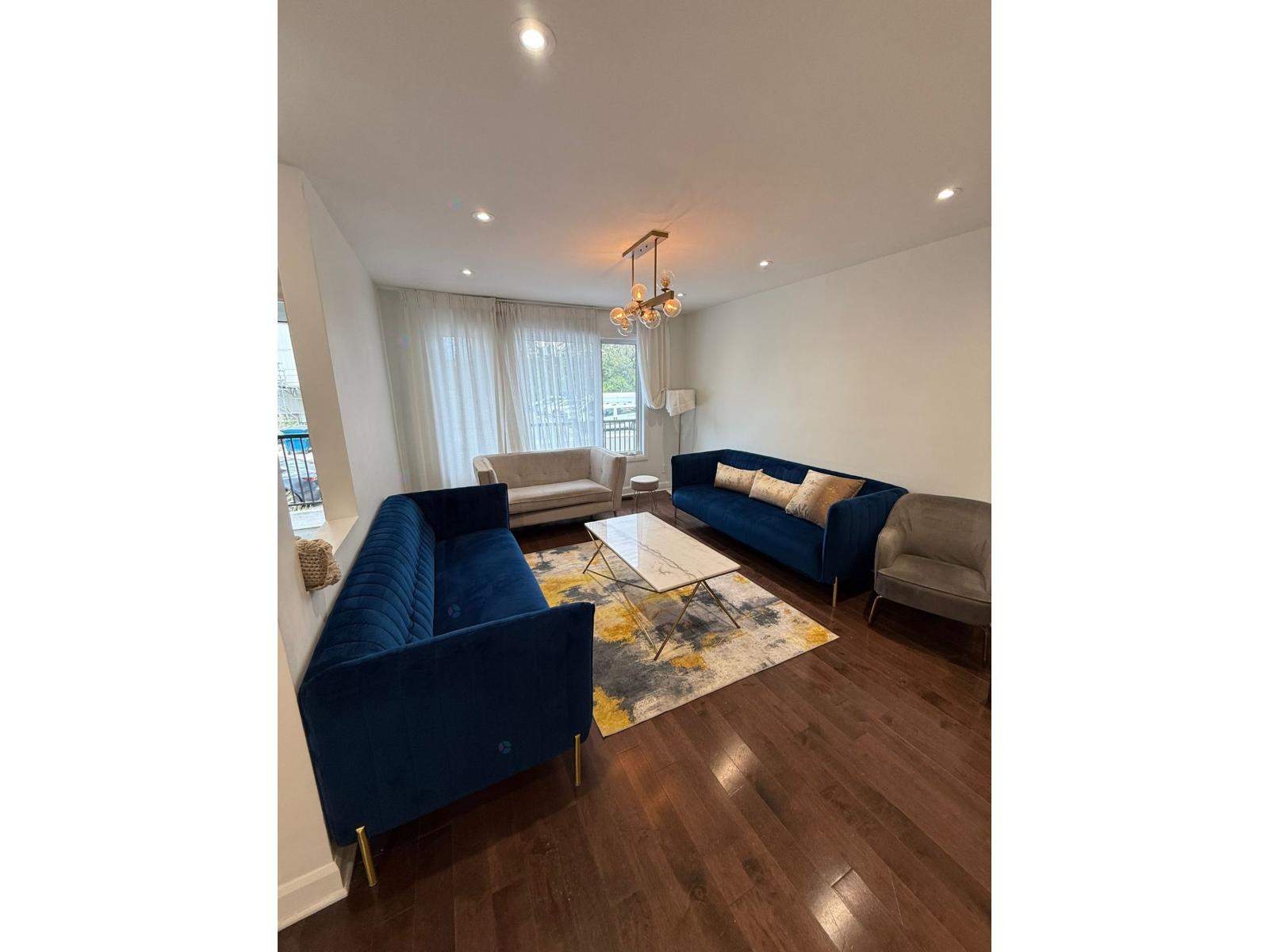 5786 Av. Caldwell