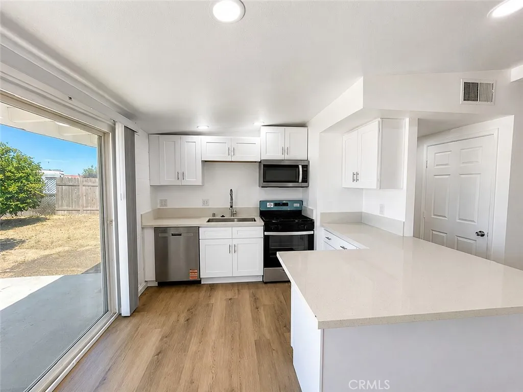 43253 6th St E, Lancaster, CA 93535 photo 3