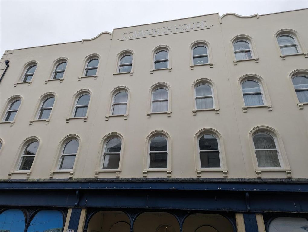 1 bed flat to rentMarket Street, Haverfordwest SA61