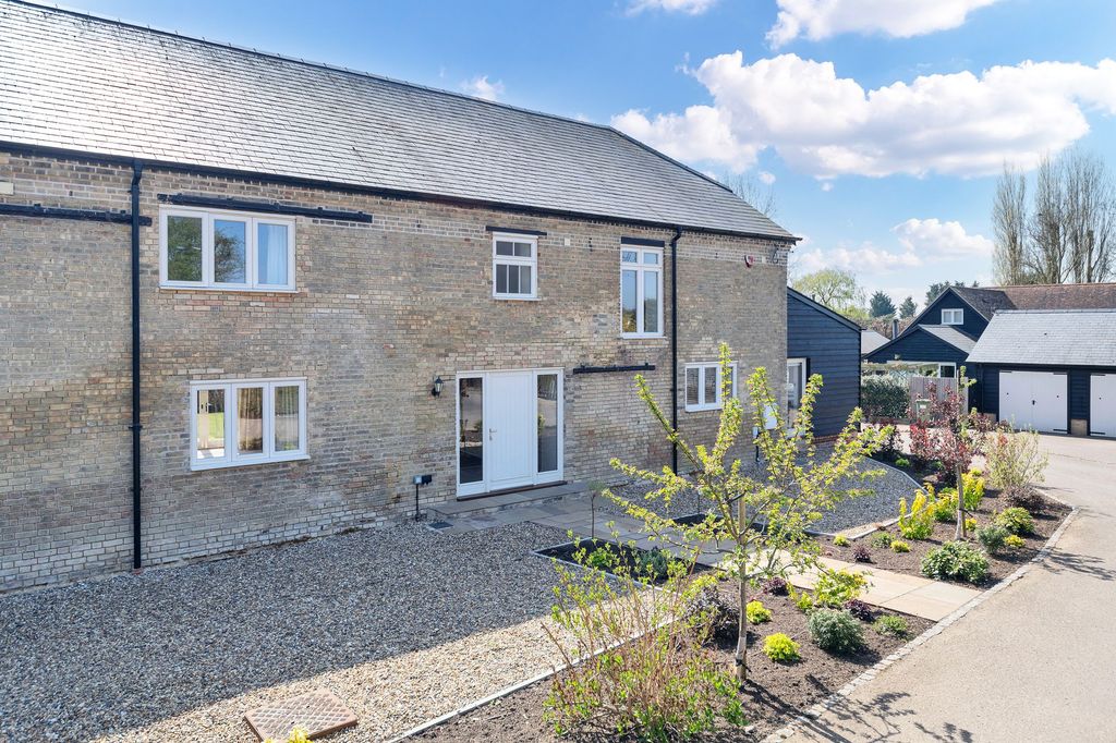 5 bed semi-detached house to rentRandalls Close, Wrestlingworth SG19