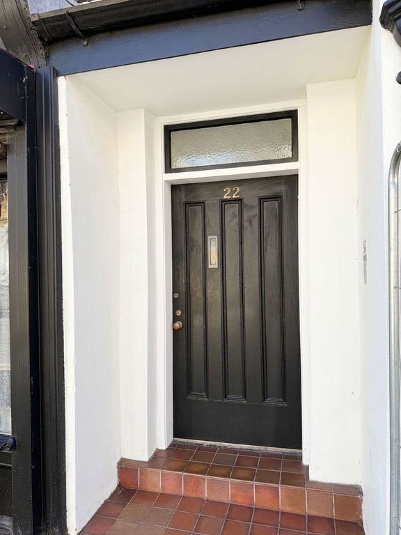 2 bed flat to rentWater Street, Rhyl LL18