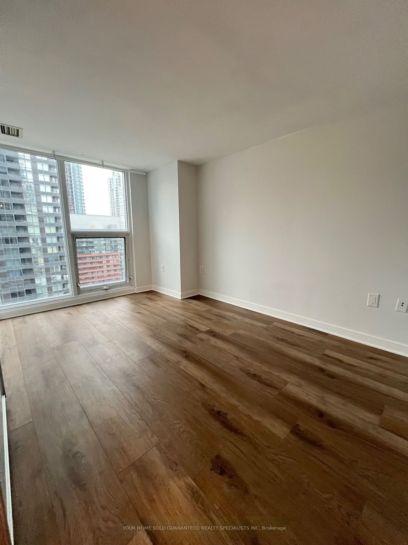 Additional image 5 of 1901-25 Capreol Court, Toronto, ON, M5V 3Z7