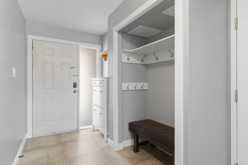 Additional image 3 of 3929 Point Mckay Road NW, Calgary, AB, T3B 4V7