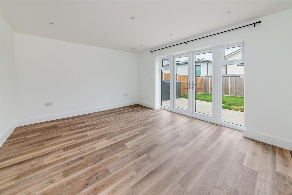 Additional image 6 of 3 bed semi-detached house to rentAnniversary Avenue East, Ambrosden OX25