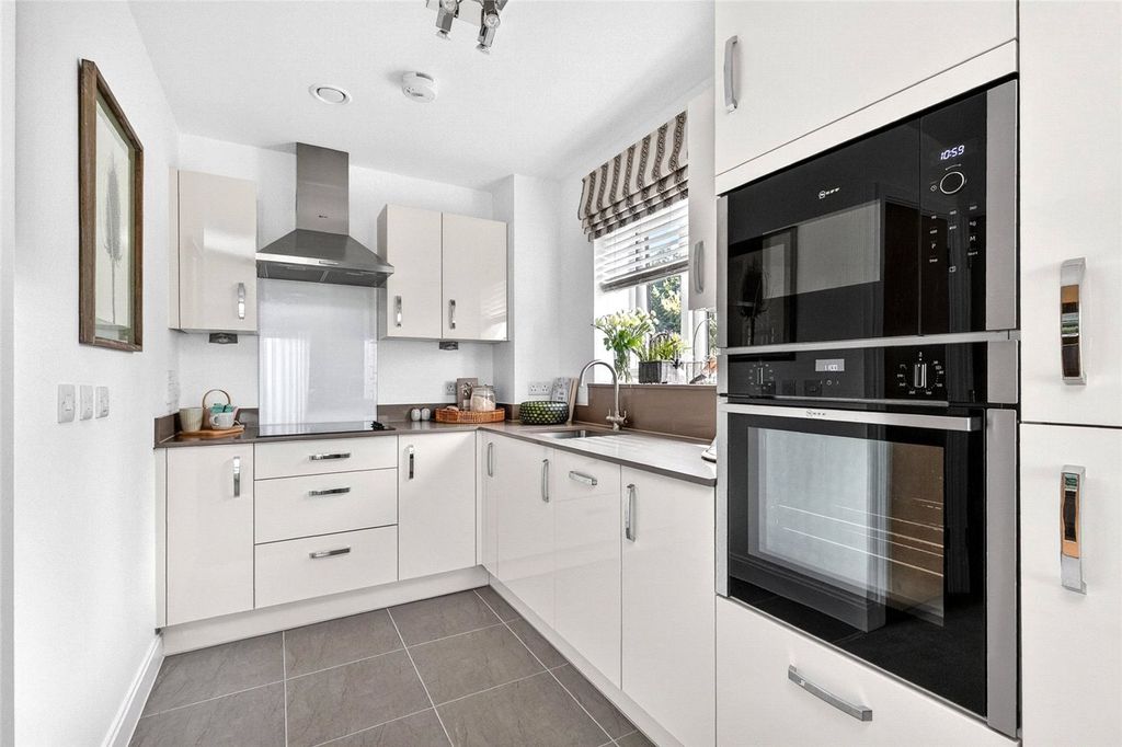 Additional image 3 of 1 bed property to rentQueens Road, Weybridge, Surrey KT13