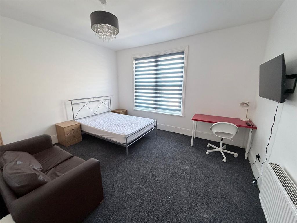 Additional image 5 of 1 bed property to rentSomers Road, Southsea PO5
