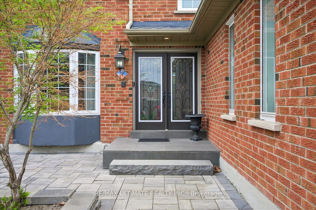 4 Bates Court, Brampton, ON, L6X 3E9 photo 4