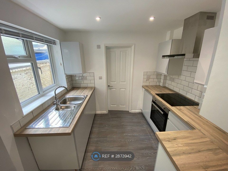 2 bed terraced house to rentLydford Park Road, Plymouth PL3