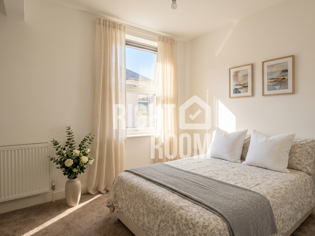 5 bed flat to rent5 Bed Flat, Albert Road, Southsea PO5