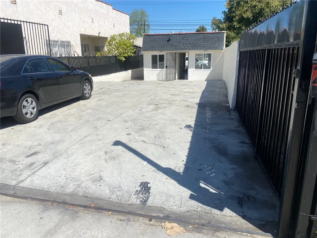 Additional image 3 of 2805 W Florence Ave, Los Angeles, CA 90043